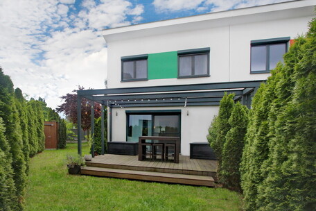 Außenansicht Garten Terrasse.jpg